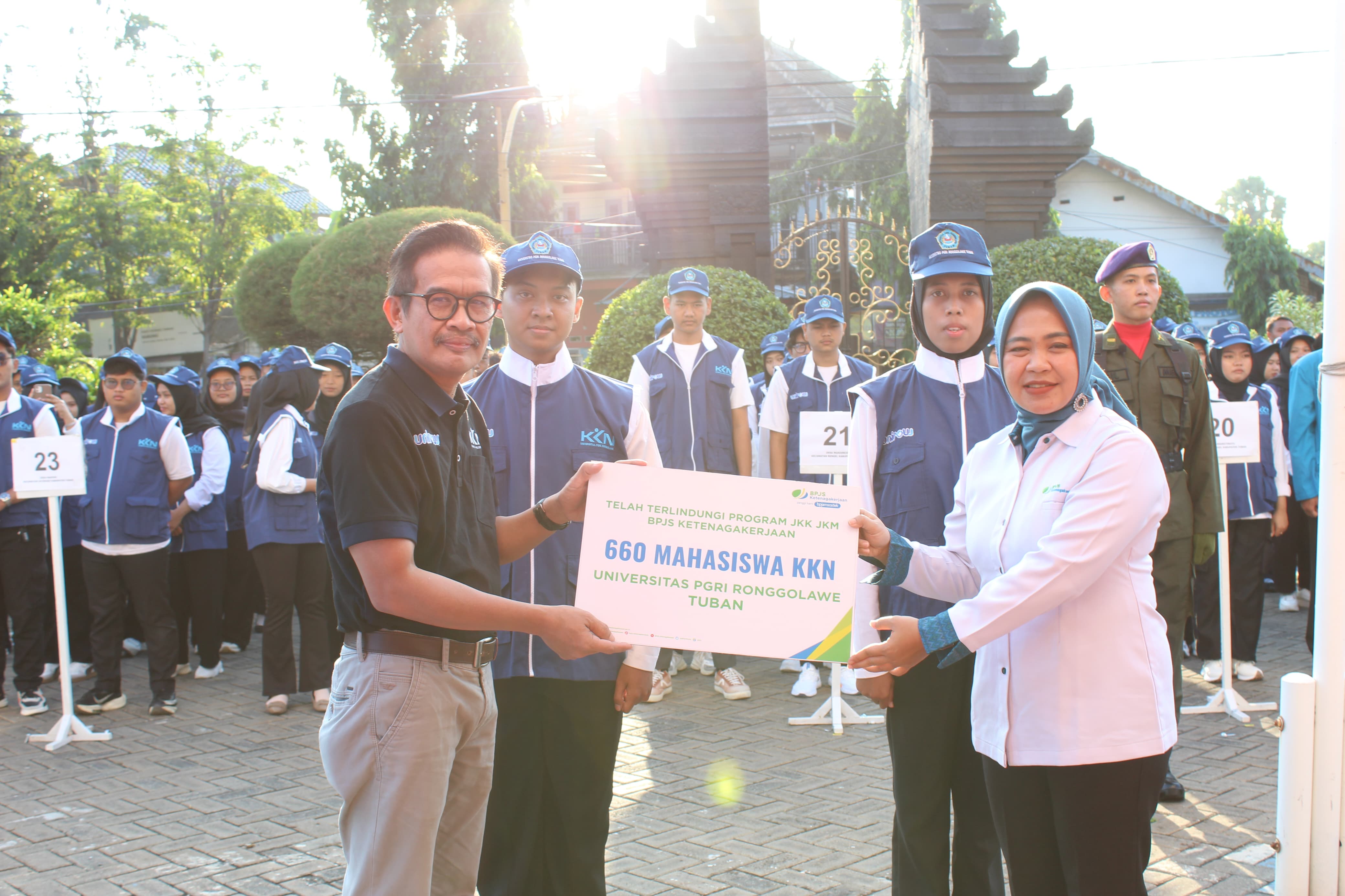 Sinergi Memberi Solusi: Mahasiswa Unirow Siap Mengabdi di Rembang dan Tuban